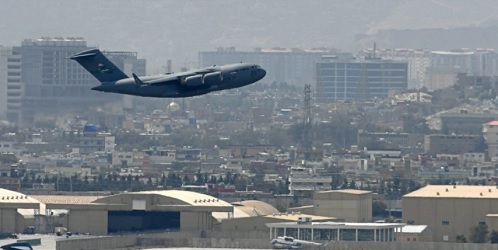Pejuang Taliban Hambur Tembakan Ke Udara Usai Pesawat Militer AS Terakhir Tinggalkan Bandara Kabul